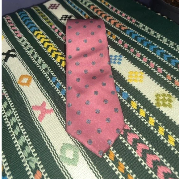 Wembley Pink Silk Medallion Print Tie Classic Vintage Menswear - Picture 2 of 4